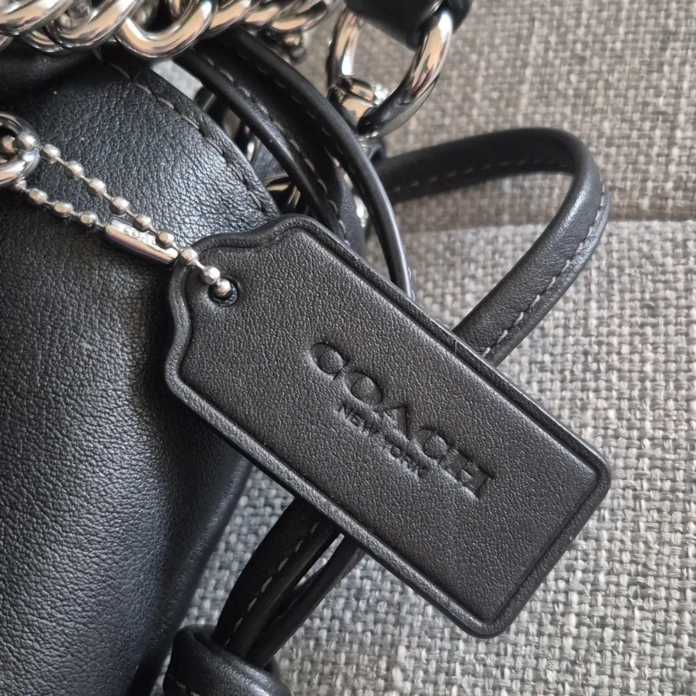 Coach Black Leather Shoulder Bag ..LIKE NEW - Picture 7 of 8